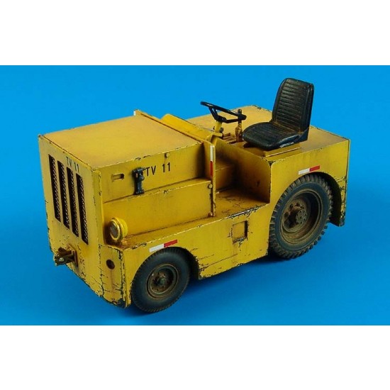 1/32 DMC Logan T-40 USAF Tow Tractor