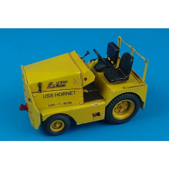1/32 United Tractor GC-340/SM340 Tow Tractor US Navy/Army