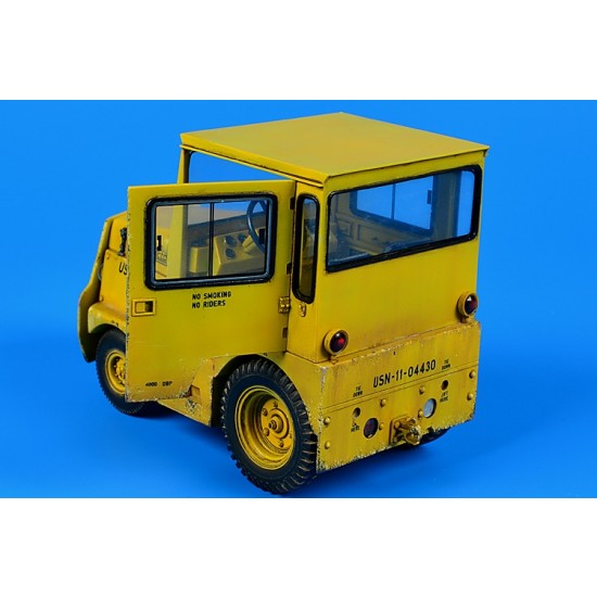 1/32 United Tractor GC340/SM-340 US Navy/DLA (with Cab)