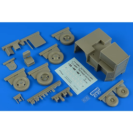 1/32 United Tractor G-40C Tow Tractor (Gasoline)