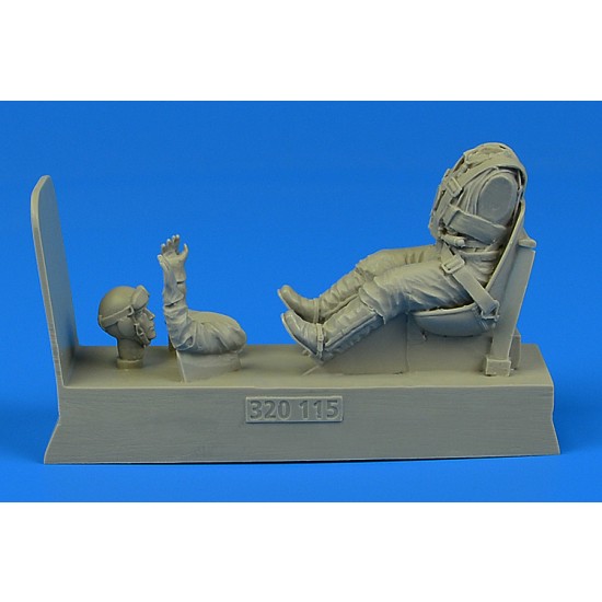 1/32 German Luftwaffe Bf 109 Pilot with Seat for Eduard/Trumpeter/Hasegawa/Dragon