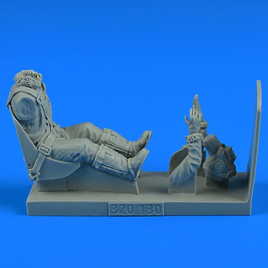 1/32 WWII USAF P-47 Thunderbolt Pilot with Ejection Seat for Hasegawa kits