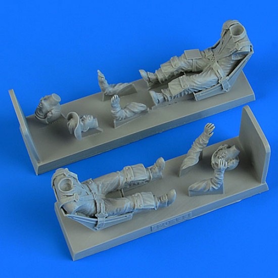 1/32 Vietnam War USAF Pilot & Instructor with Seats for T-28B Trojan