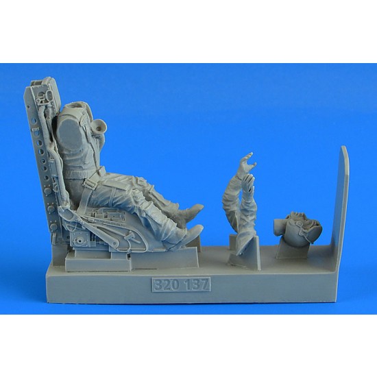 1/32 USAF Fighter Pilot w/C2 Ejection Seat for F-104C/G Startfighter for Italeri kits