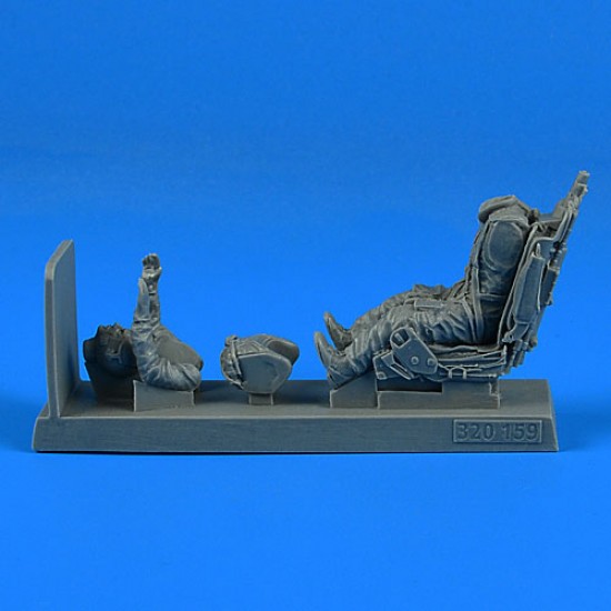 1/32 Soviet Mikoyan-Gurevich MiG-21 Pilot w/Ejection Seat for Trumpeter kits