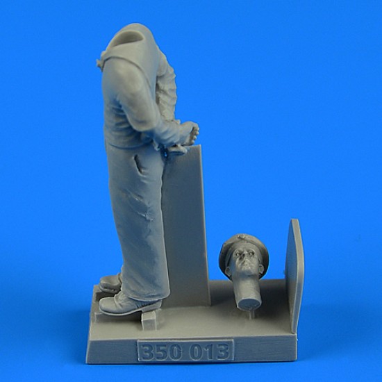 1/35 Kriegsmarine Sailor #2 for Schnellboats/Human Torpedoes/Midget/Coastal Submarines 
