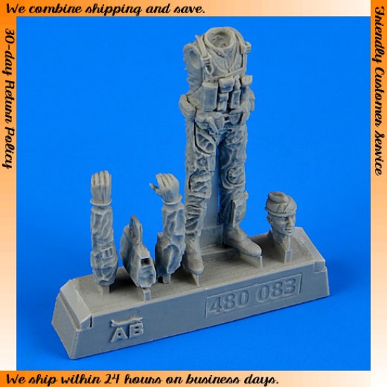 1/48 US Navy Pilot with Bag - Vietnam War 1965-1973