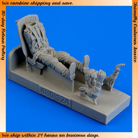 1/48 Russian Yakovlev Yak-3/Yak-7/Yak-9 Fighter Pilot w/Seat (1 figure)