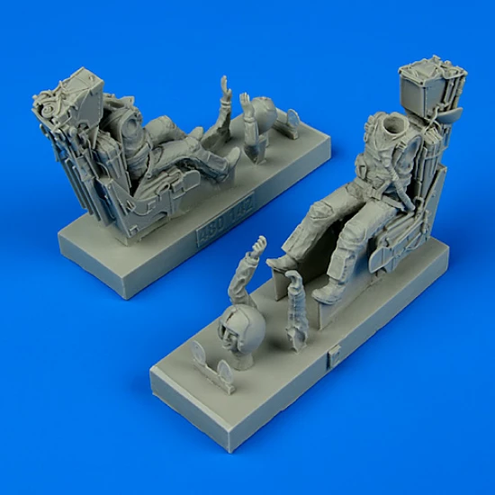 1/48 US Navy Pilot and Operator with Ejection Seats for Grumman F-14A/B Tomcat (2 Figures)