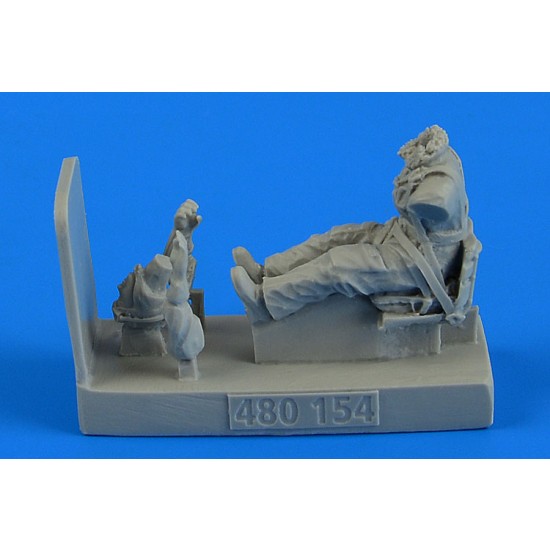 1/48 WWII Soviet Woman Pilot with Seat for Polikarpov Po-2 for ICM kit (1 Pilot)
