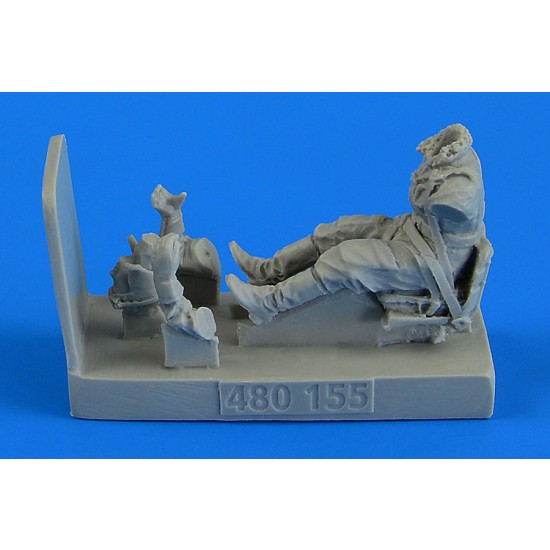1/48 WWII Soviet Woman Gunner with Seat for Polikarpov Po-2 for ICM kit (1 Figure)