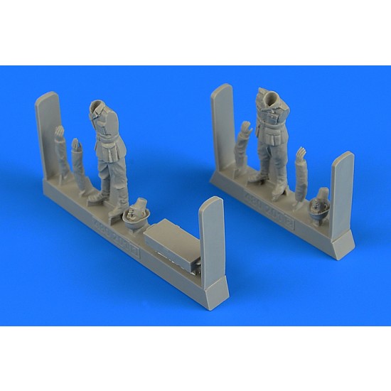 1/48 WWII German Soldiers w/Ammunition Box