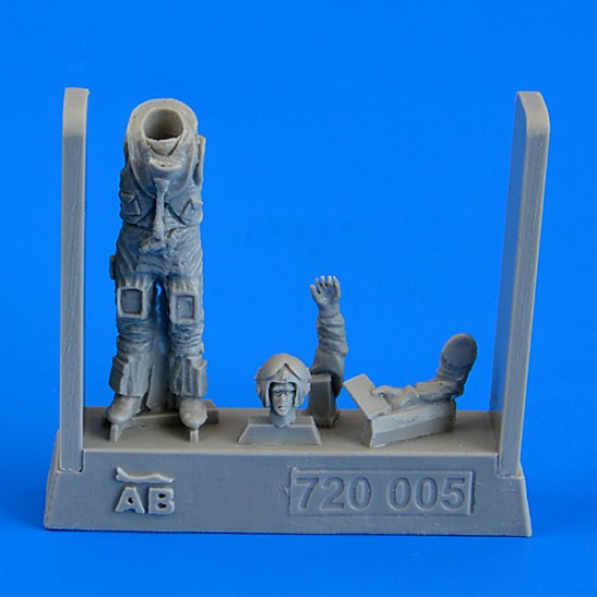 1/72 British Sea Harrier Pilot in Falkland War 1982 (1 Resin Pilot)