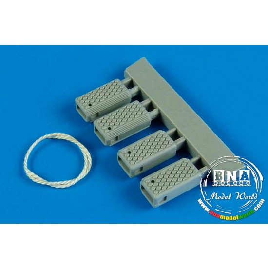 1/32 US Navy Polyurethane Wheel Chock with Nylon Thread - Early