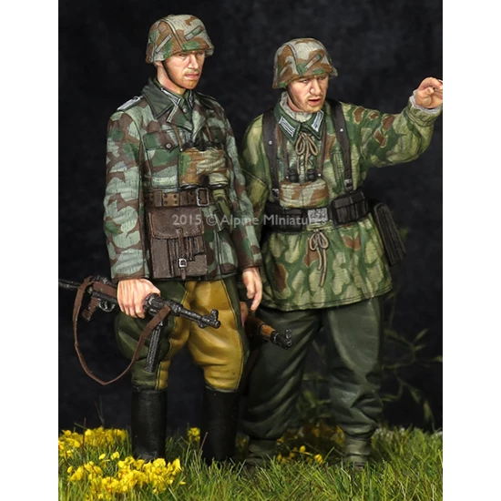 1/35 German Grenadiers Set (2 Figures, each w/2 Different Heads)