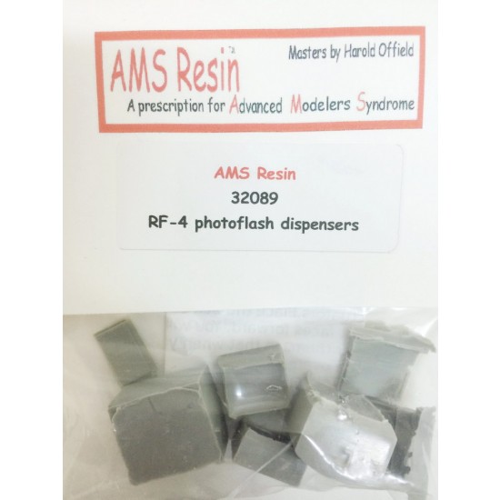 1/32 RF-4 Photoflash Dispensers 