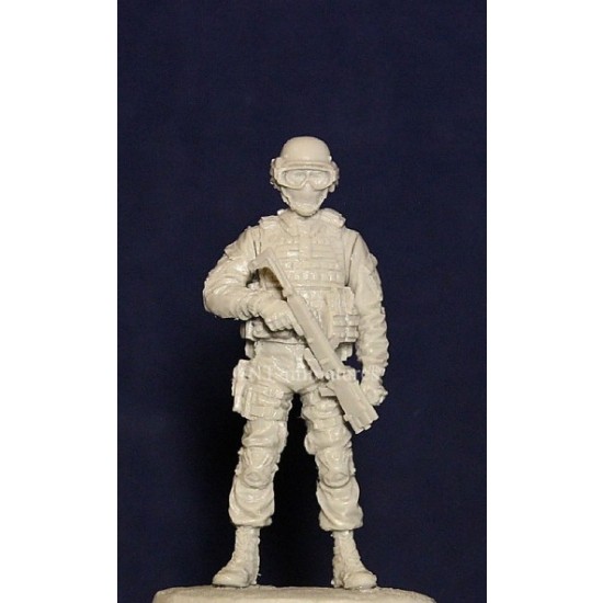 1/35 Russian Spetsnaz Officer with Corner Shot (1 figure)