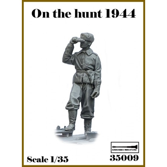 1/35 On the Hunt - WWII German Panzer Crewman