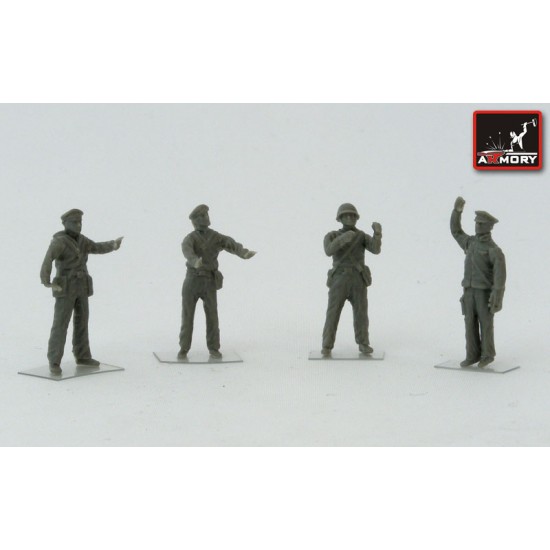 1/72 WWII Soviet Quadruple Maxim AA Gun Marines Crew (4 figures)