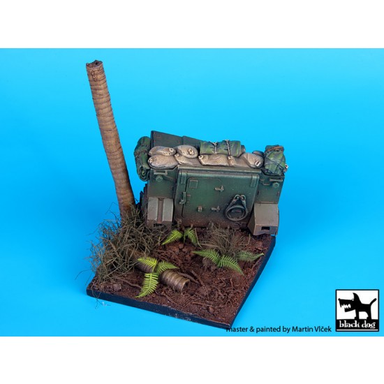 1/35 Destroyed M113 Armoured Personnel Carrier (Vietnam) Diorama Base