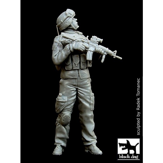 1/35 US Soldier Patrol in Iraq (1 figure)