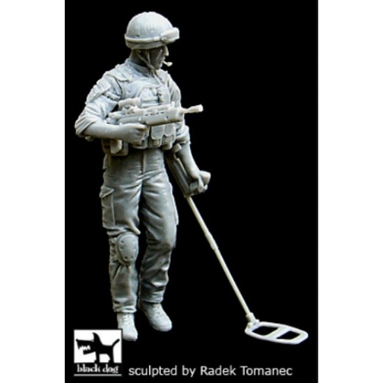 1/35 British Minesweeper in Afghanistan (1 figure)