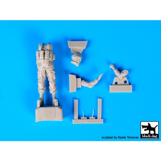 1/35 Soldier in Crimea 2014 "Little green man" No.3 Gaz Tiger gunner (1 Figure)