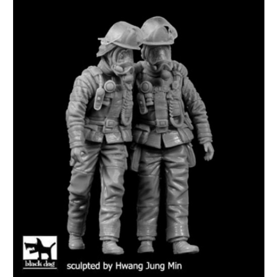 1/35 Firemen Set No.3 (2 Figures)
