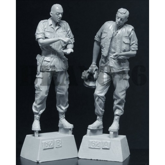 1/35 US Officers Briefing, Nam (2 figures with decals)