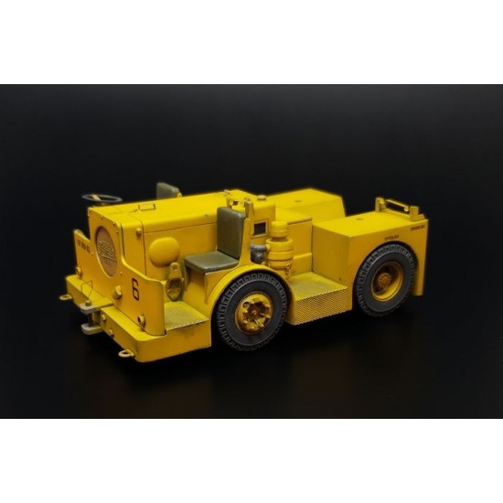 1/32 British Flight Deck Tractor Tugmaster Resin Construction kit