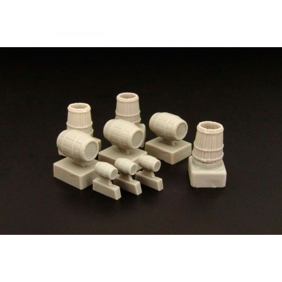 1/72 Wooden Barrels and Buckets resin set