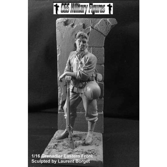 1/16 German Grenadier Figure with Base and Wall