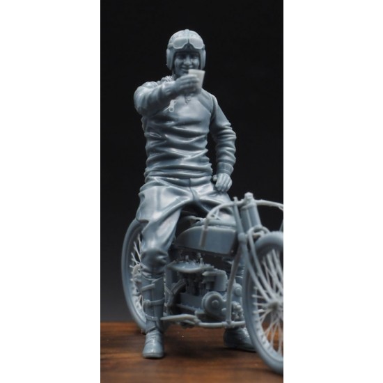 1/35 Motorcycle Pilot with Glass