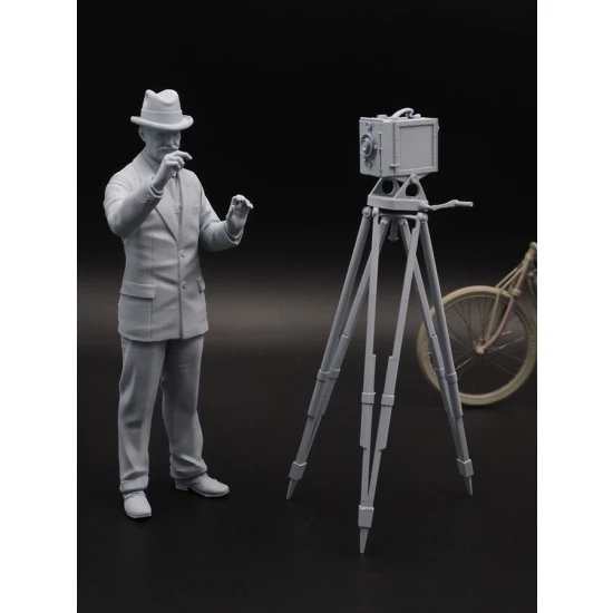 1/24 Cameraman