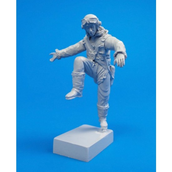 1/32 British Tempest Pilot, Climbing Out of Cockpit for Special Hobby kit