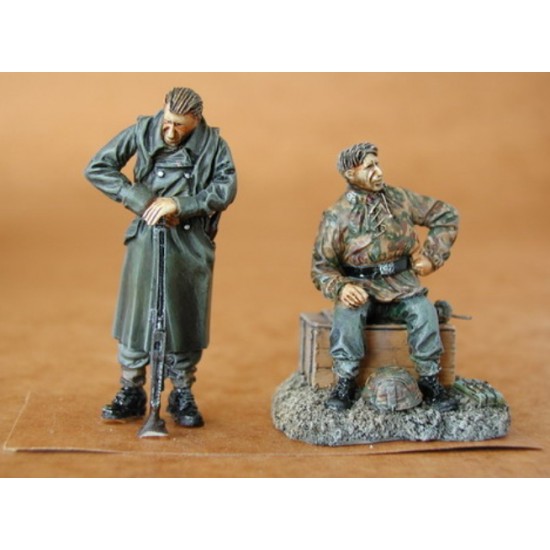 1/35 German Infantry After Combat (2 Figures)
