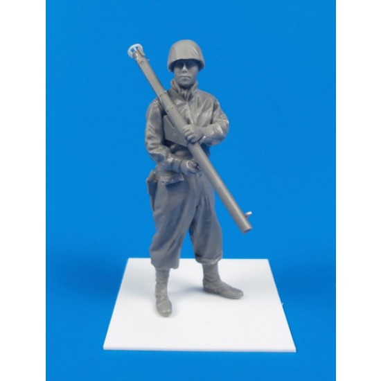 1/35 WWII US Army Soldier with Bazooka M1A2 (Anzio 1944)