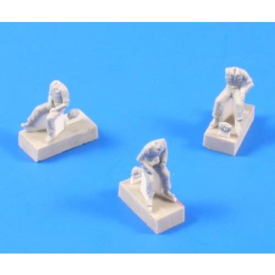 1/72 German Panzer crew sitting (3 figures)