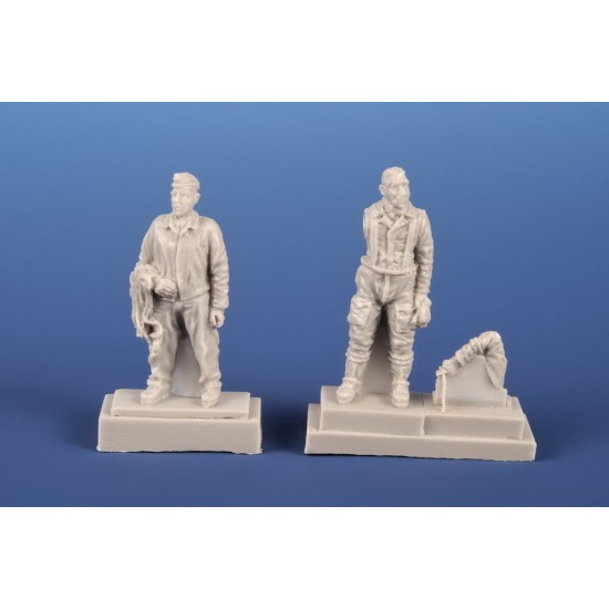 1/72 German ACE Fighter Pilot A. Galland and Mechanic (2 figures)