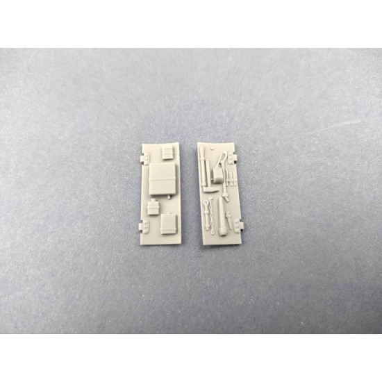 1/35 Fahrpanzer Doors with Equipment for Copper State kit