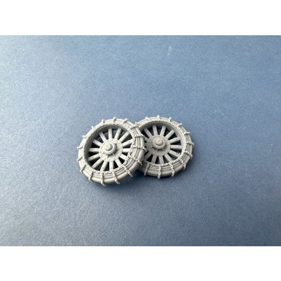 1/35 Garford-Putilov Armoured Car Chained Rear Wheels for CSM 35009