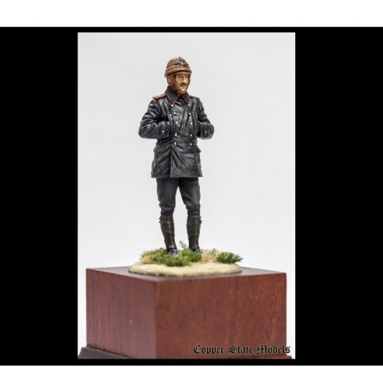 1/32 WWI Russian Pilot Standing Figure