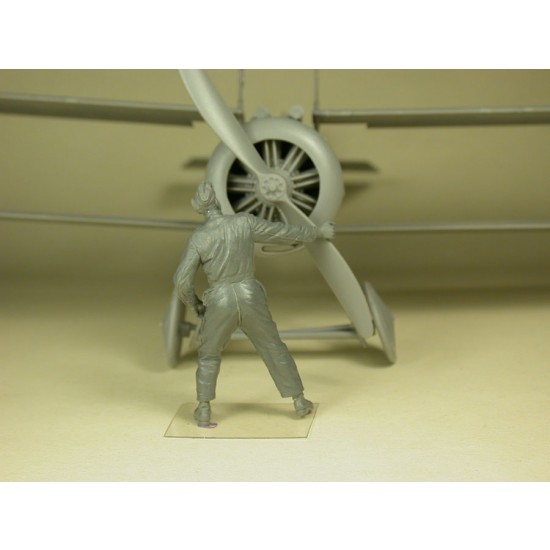 1/32 RFC Air Mechanic Spinning The Propeller