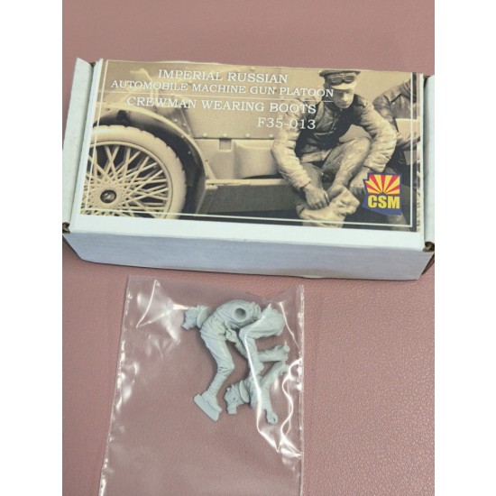 1/35 Imperial Russian Automobile Machine Gun Platoon Crewman Wearing Boots