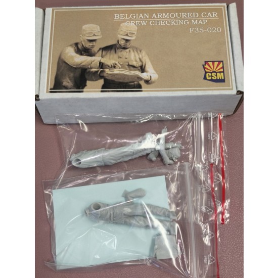 1/35 Belgian Armoured Car Crew Checking Map
