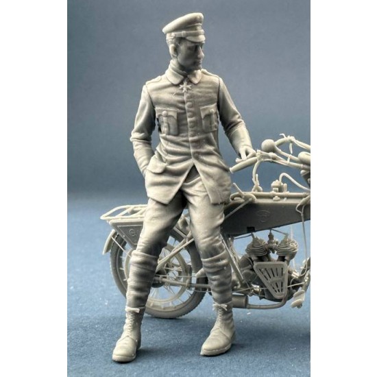 1/35 Werner Voss Posing With A Motorcycle