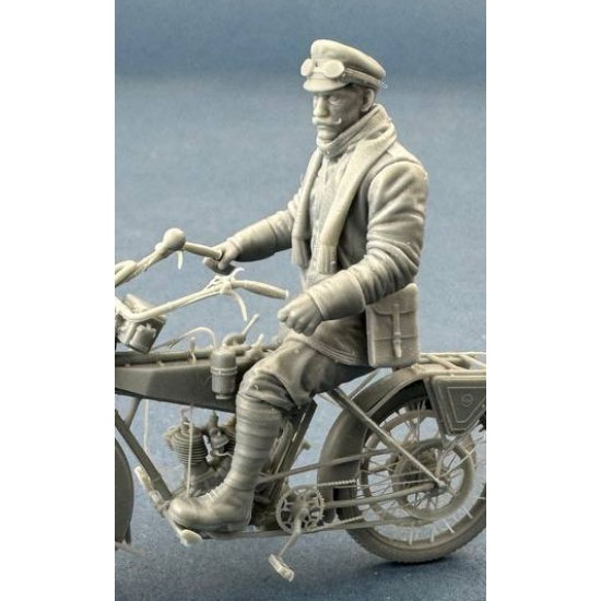 1/35 German Dispatch Rider Standing With A Motorcycle Copper State F35-056