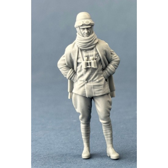 1/48 Italian Airman In Roold Crash Helmet