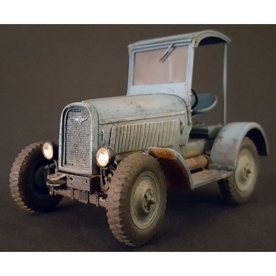 1/35 Hanomag RL-20 Farm Tractor with Roof