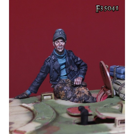 1/35 German WSS Crewman #1